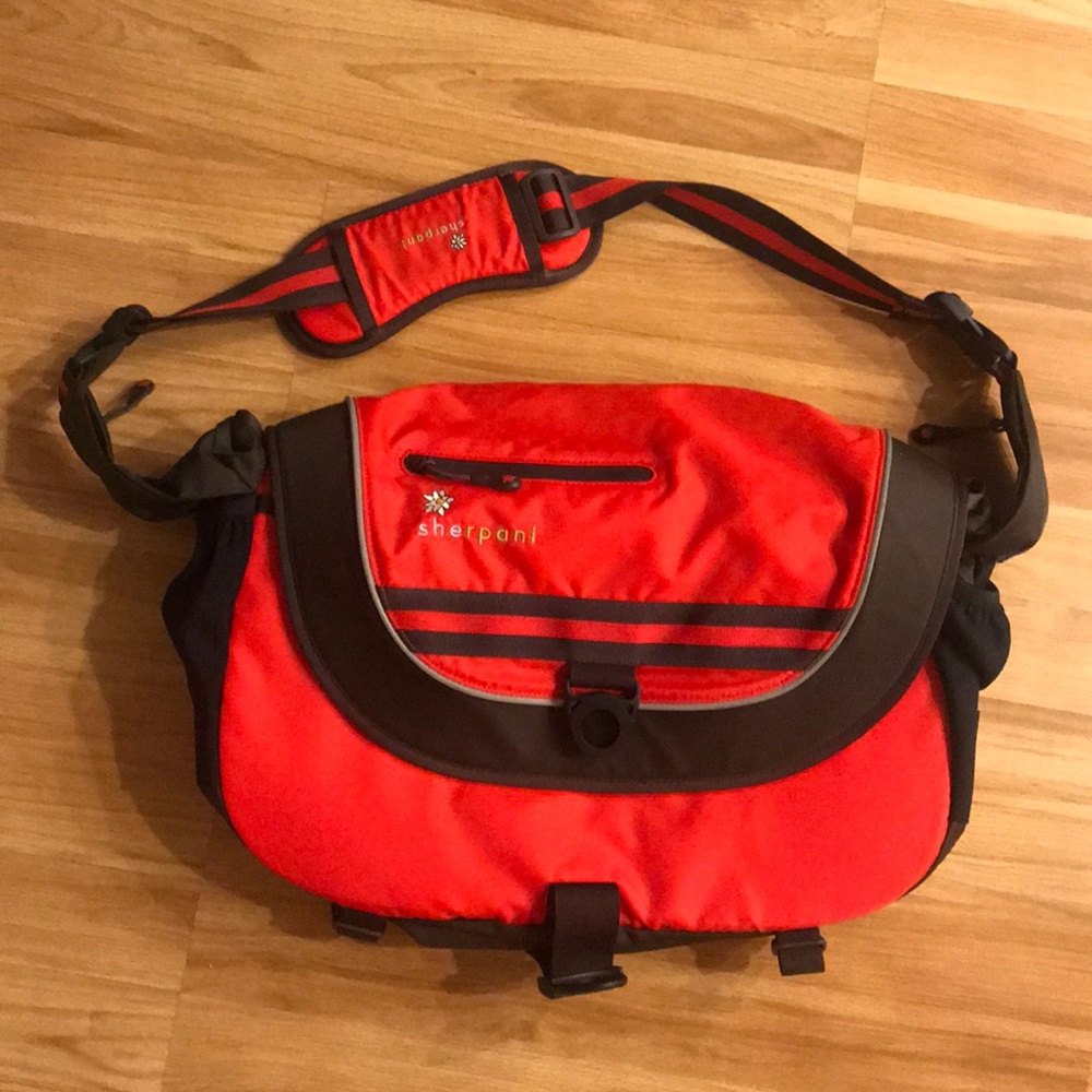 Sherpani bag very gently used
